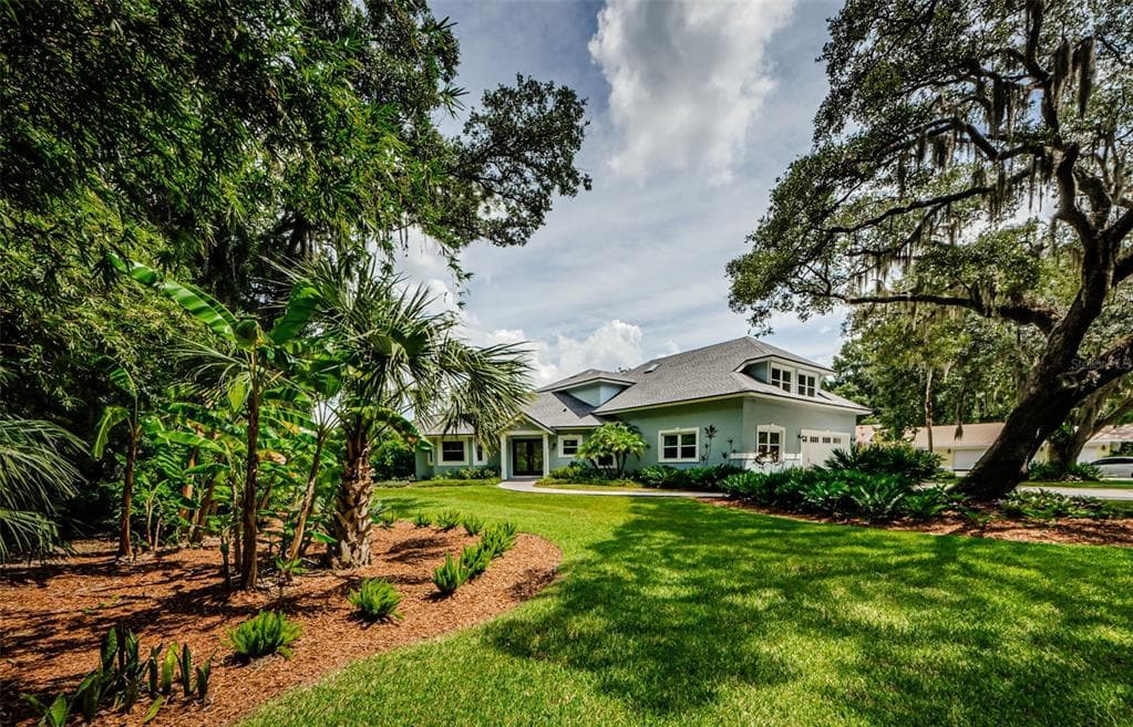 8016 CHANEY LANE TAMPA, FL 33617