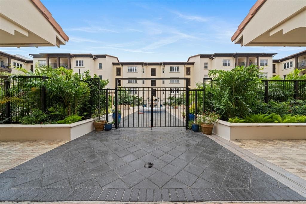 200 4TH AVENUE S UNIT 407 ST PETERSBURG, FL 33701