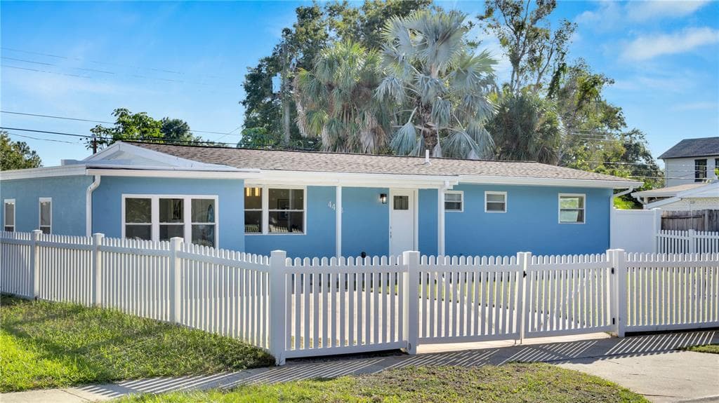 4418 W LEILA AVENUE TAMPA, FL 33616
