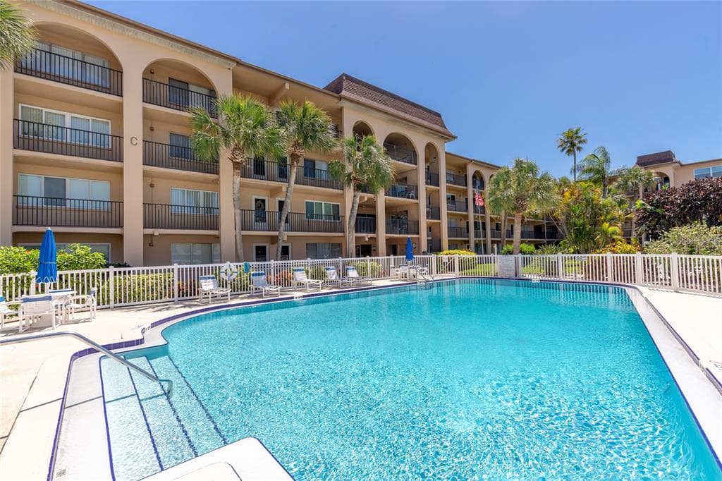 2525 W BAY DRIVE UNIT D41 BELLEAIR BLUFFS, FL 33770