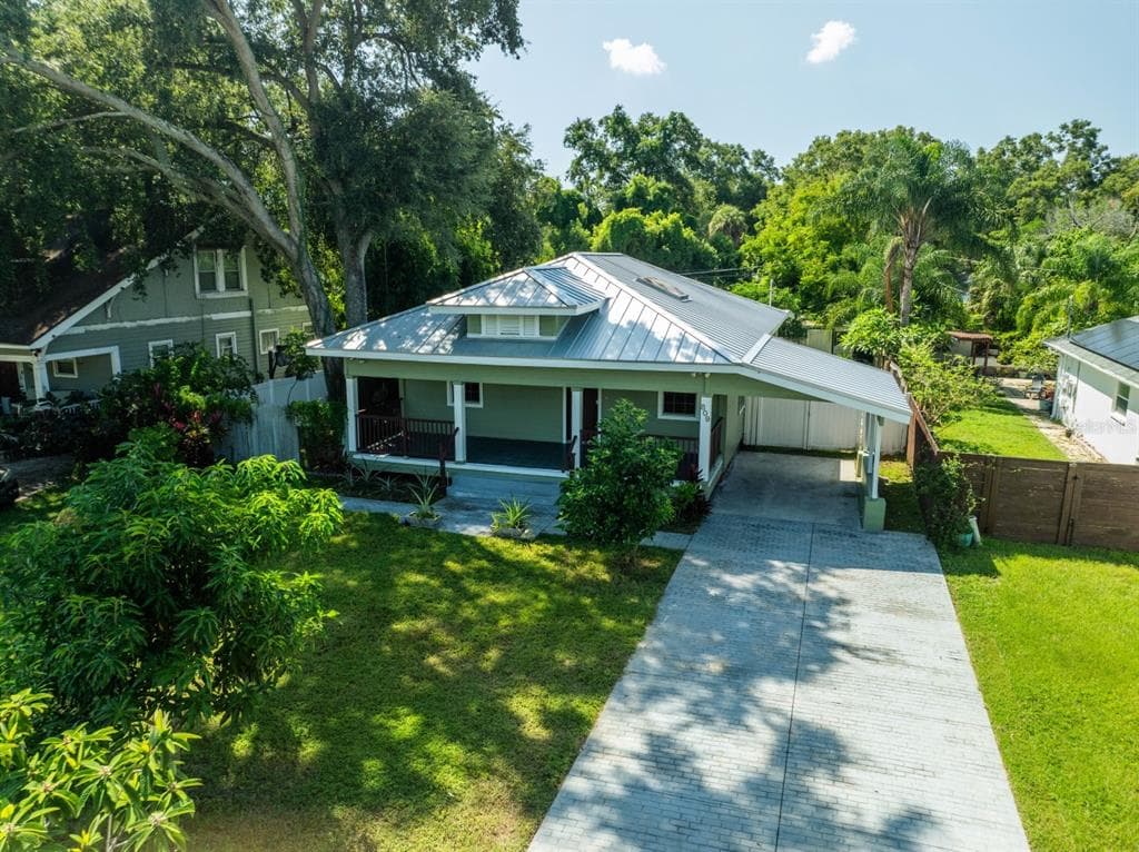 809 E CAYUGA STREET TAMPA, FL 33603