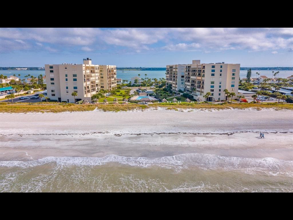 1430 GULF BOULEVARD UNIT 201 CLEARWATER BEACH, FL 33767