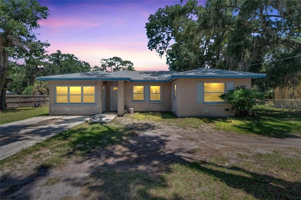 1404 E FRANCES AVENUE PLANT CITY, FL 33563