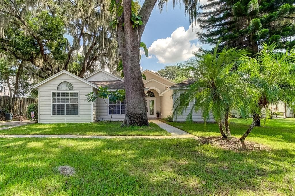 18137 SWAN LAKE DRIVE LUTZ, FL 33549
