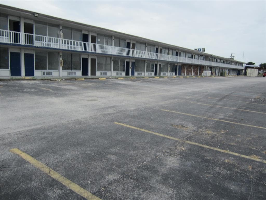 4011 E COLUMBUS DRIVE TAMPA, FL 33605