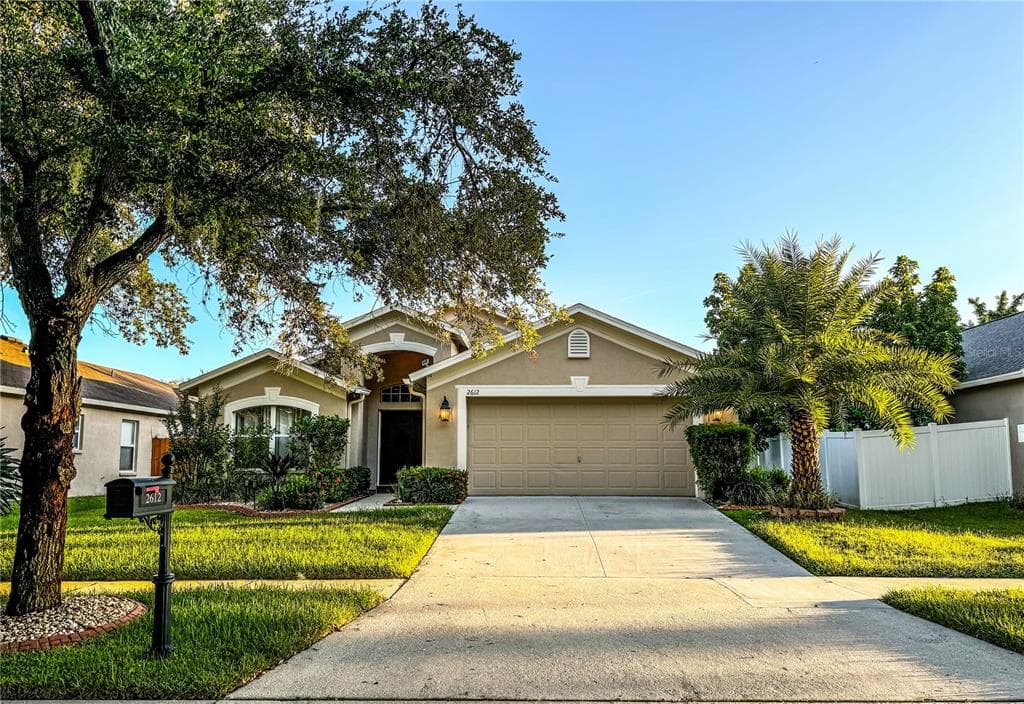 2612 VINEDALE AVENUE VALRICO, FL 33596