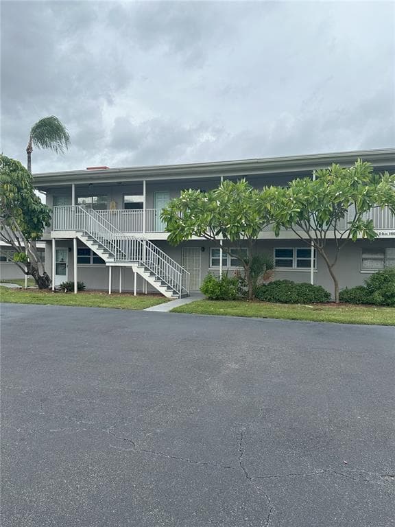 5900 5TH AVENUE N UNIT D6 ST PETERSBURG, FL 33710