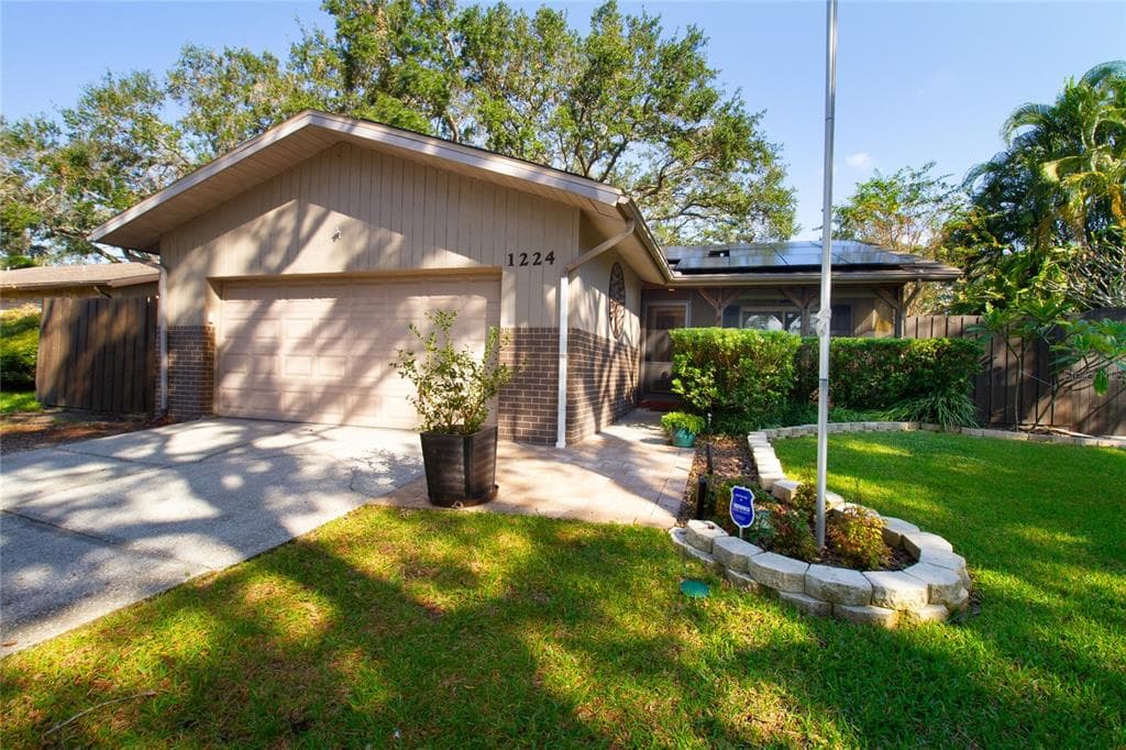 1224 ROSEWOOD STREET