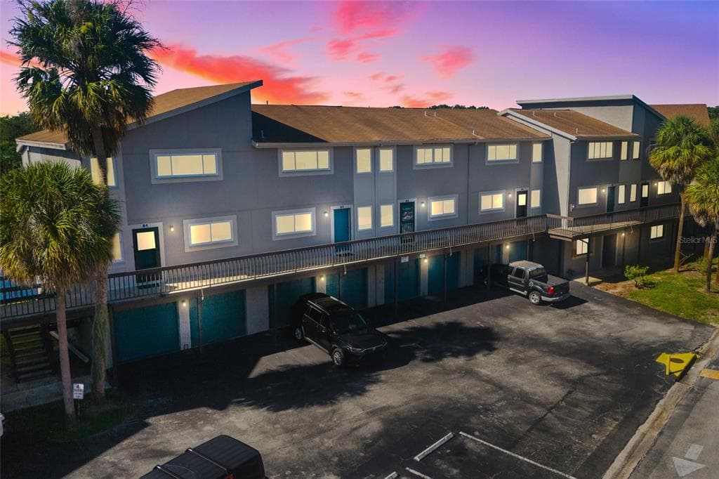6317 NEWTOWN CIRCLE UNIT 17B3 TAMPA, FL 33615