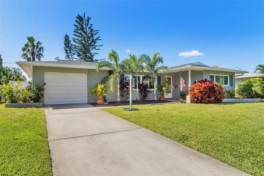 552 SEACREST DRIVE LARGO, FL 33771