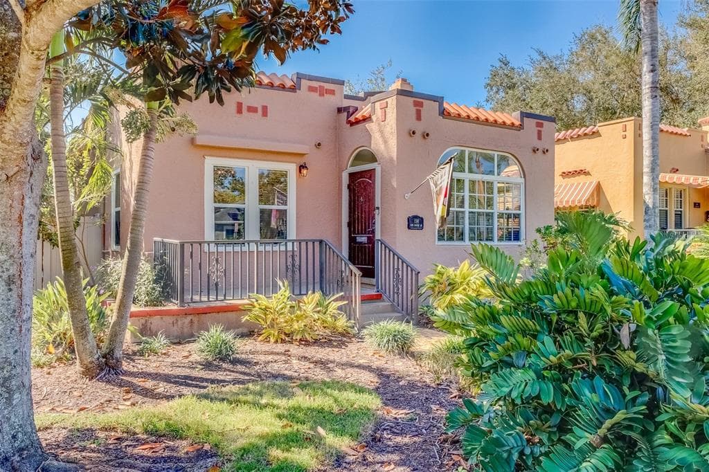 114 19TH AVENUE NE ST PETERSBURG, FL 33704