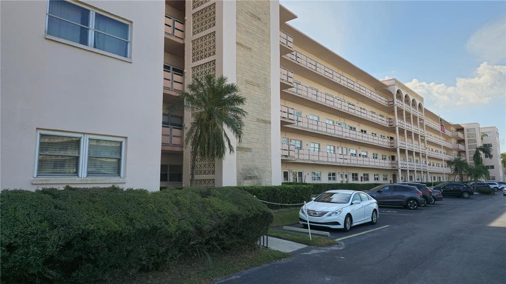 5623 80TH ST N UNIT 510 ST PETERSBURG, FL 33709