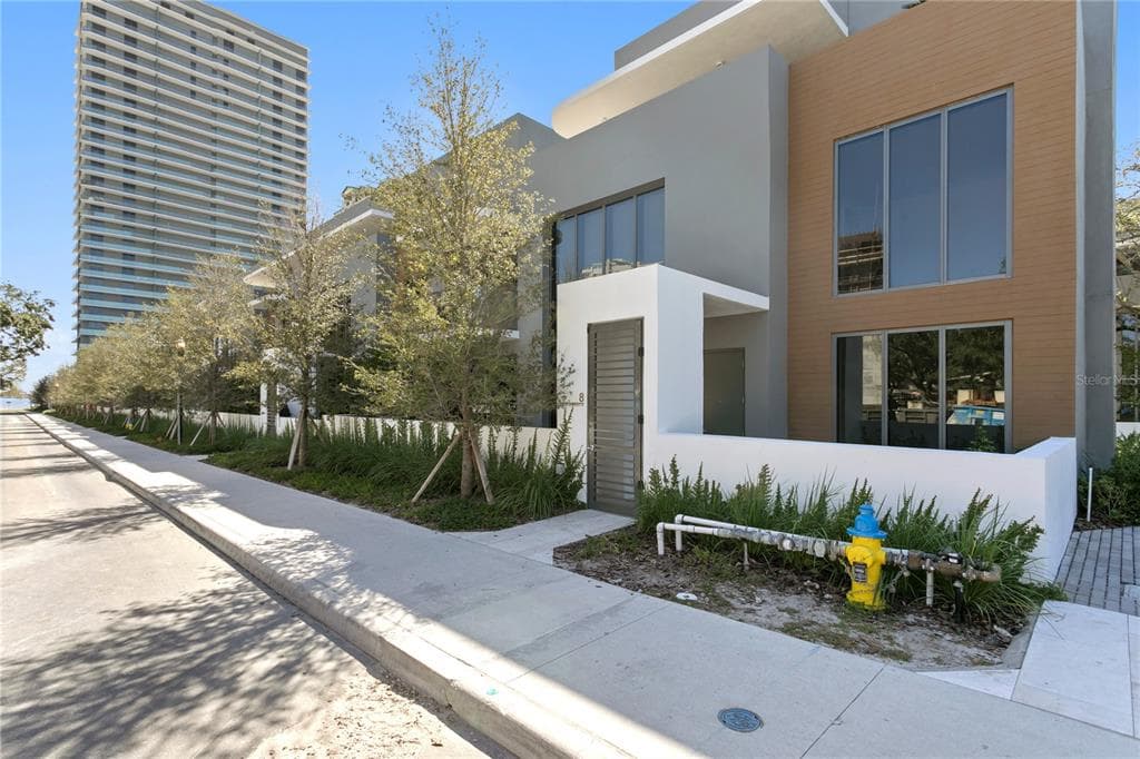3020 W SANTIAGO STREET UNIT 8 TAMPA, FL 33629