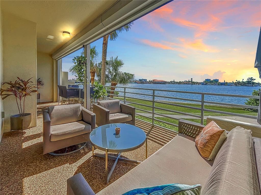 7872 SAILBOAT KEY BOULEVARD S UNIT 102 SOUTH PASADENA, FL 33707
