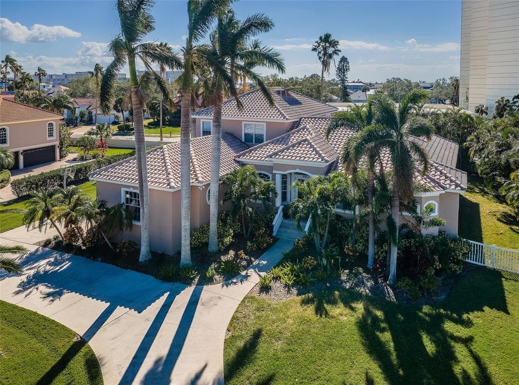 5944 BAY DRIVE S GULFPORT, FL 33707