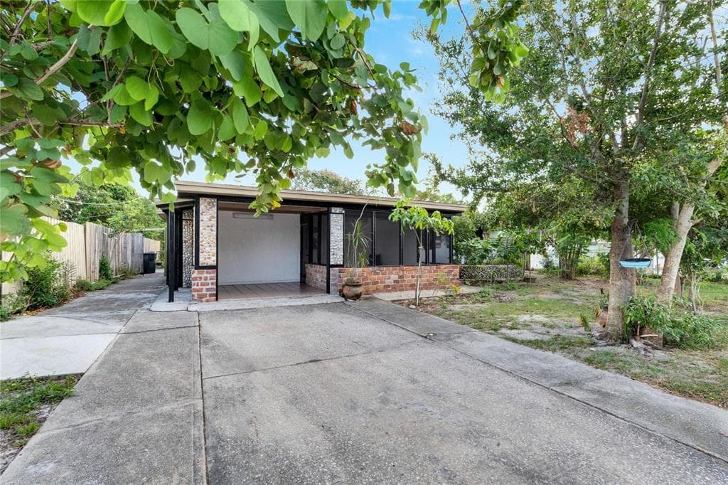 1724 WAIKIKI WAY TAMPA, FL 33619