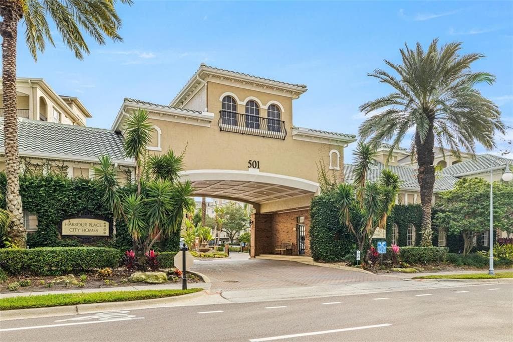 501 KNIGHTS RUN AVENUE UNIT 1221 TAMPA, FL 33602
