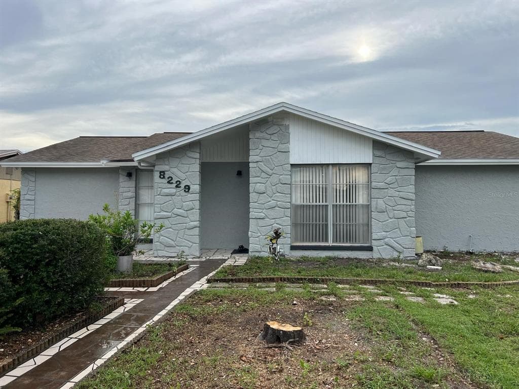 8229 PINEHURST CIRCLE TAMPA, FL 33615