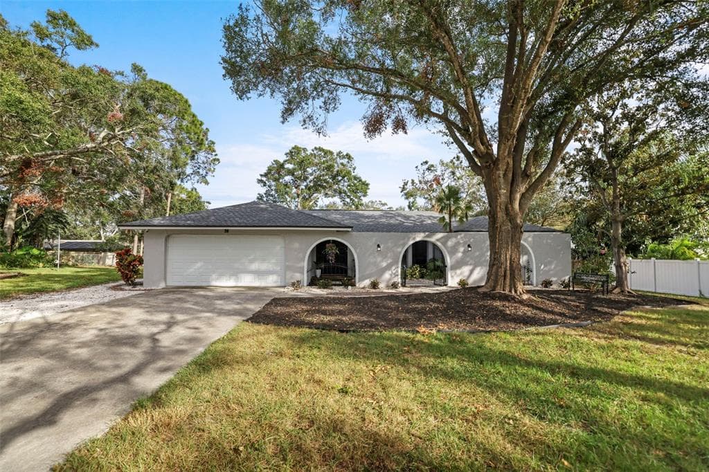 20 OAKWOOD COURT PALM HARBOR, FL 34683