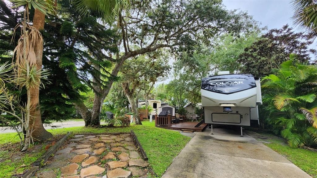 251 SADDLE LANE LAKE WALES, FL 33898