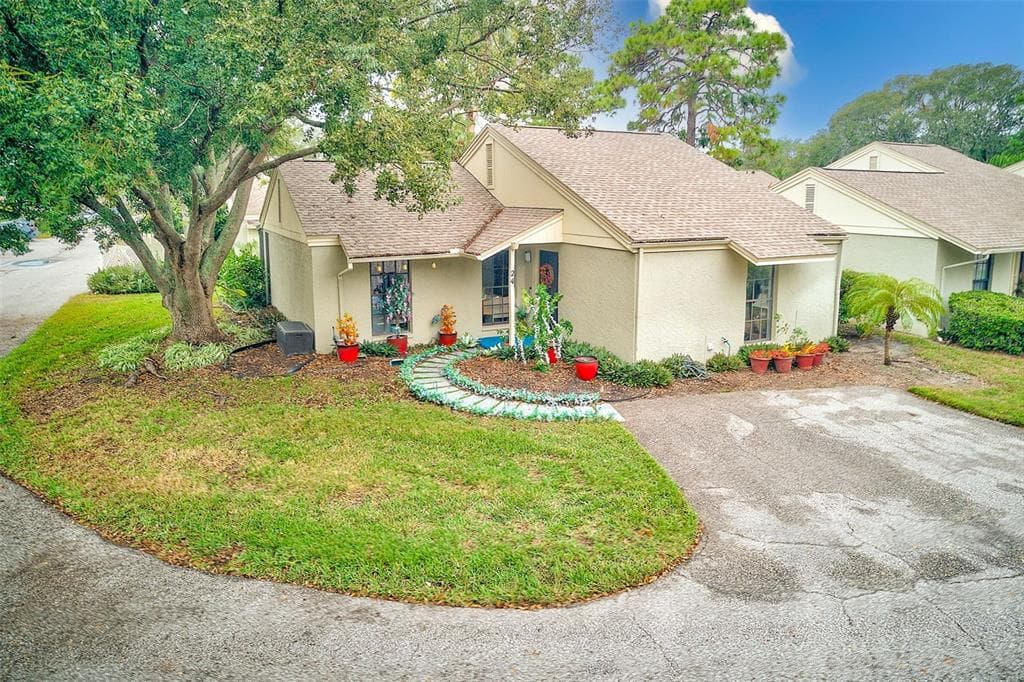 24 WINDRUSH BAY DRIVE TARPON SPRINGS, FL 34689