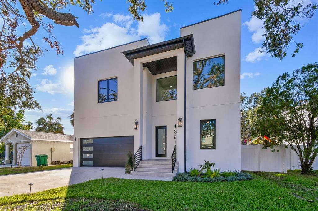 3615 E ROYAL PALM CIRCLE TAMPA, FL 33629