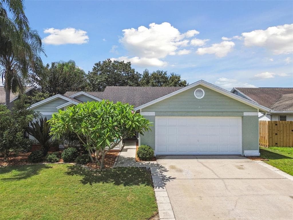 8744 HAMPDEN DRIVE TAMPA, FL 33626