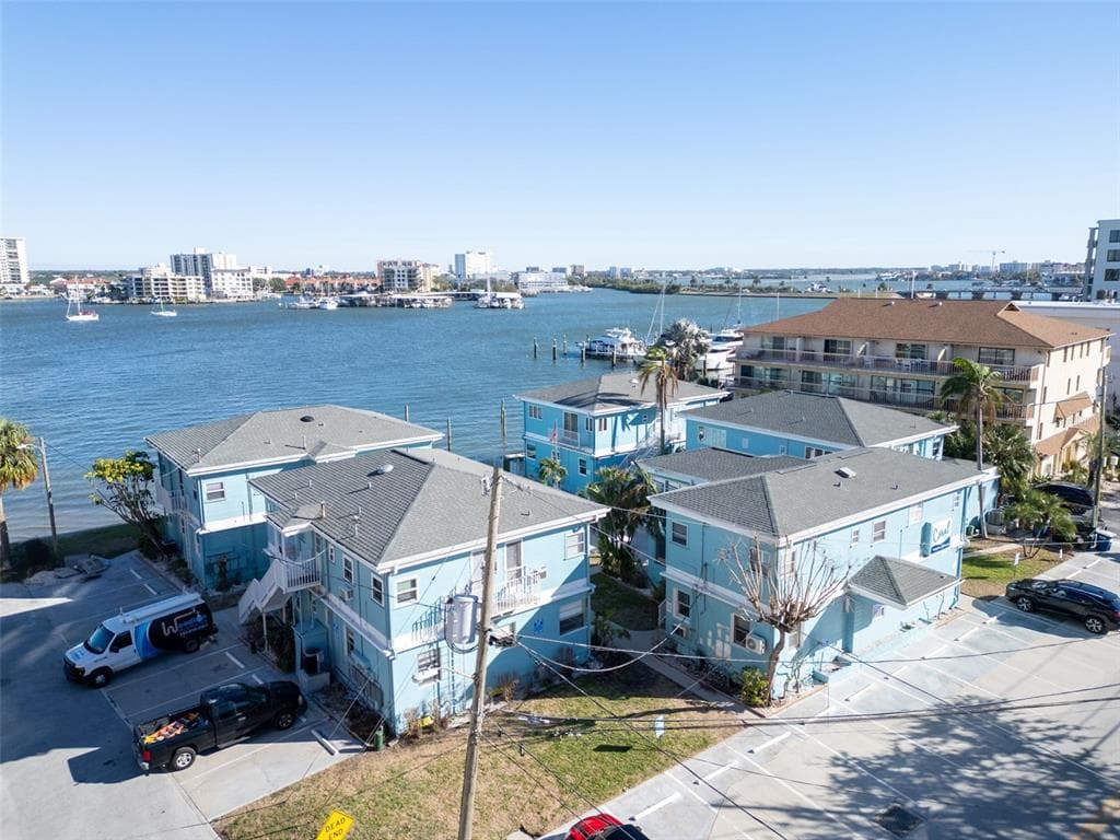 483 E SHORE DRIVE UNIT D3