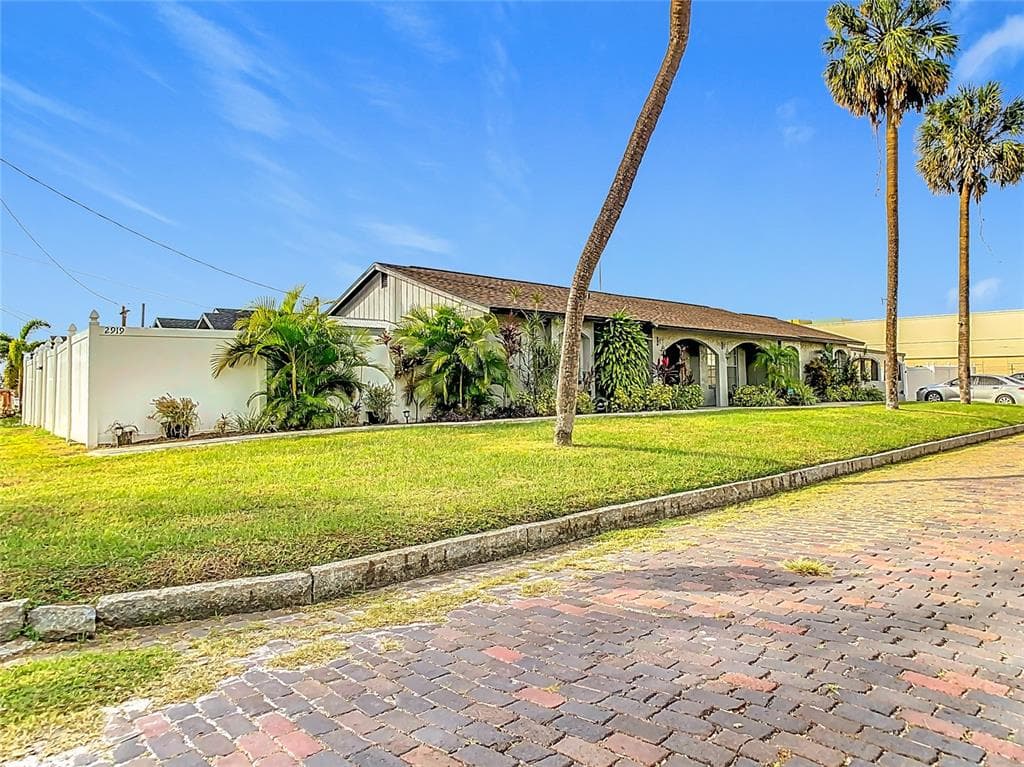 2919 W LA SALLE STREET TAMPA, FL 33607