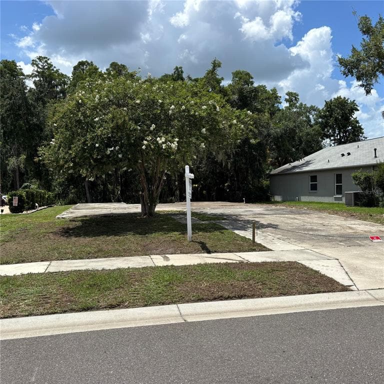 1323 BAYTHORN DRIVE