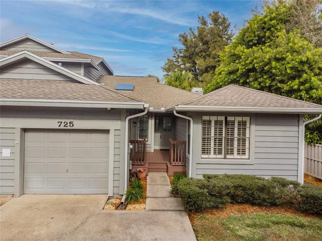 725 CAYA COSTA COURT NE ST PETERSBURG, FL 33702