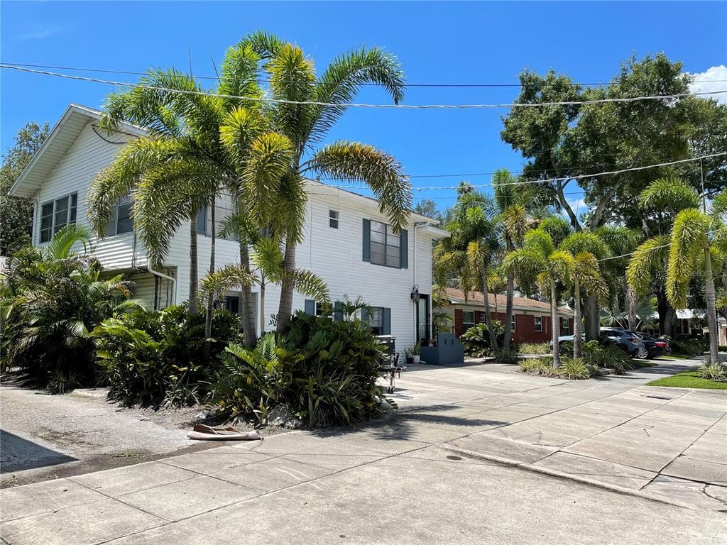 1904 1/2 W BRISTOL AVENUE TAMPA, FL 33606