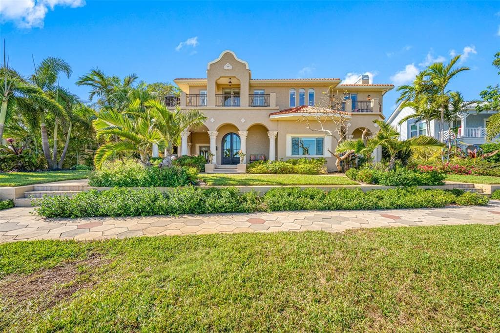 1925 BEACH DRIVE SE ST PETERSBURG, FL 33705