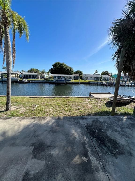 1037 APOLLO BEACH BOULEVARD UNIT B APOLLO BEACH, FL 33572