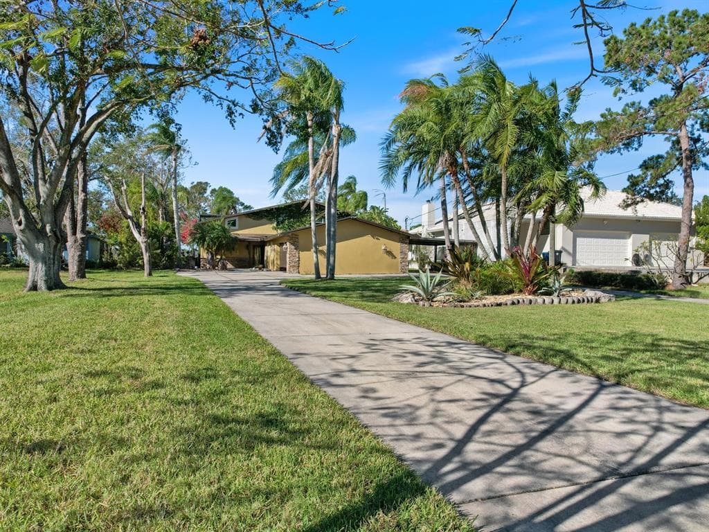 710 SHORE DRIVE E OLDSMAR, FL 34677