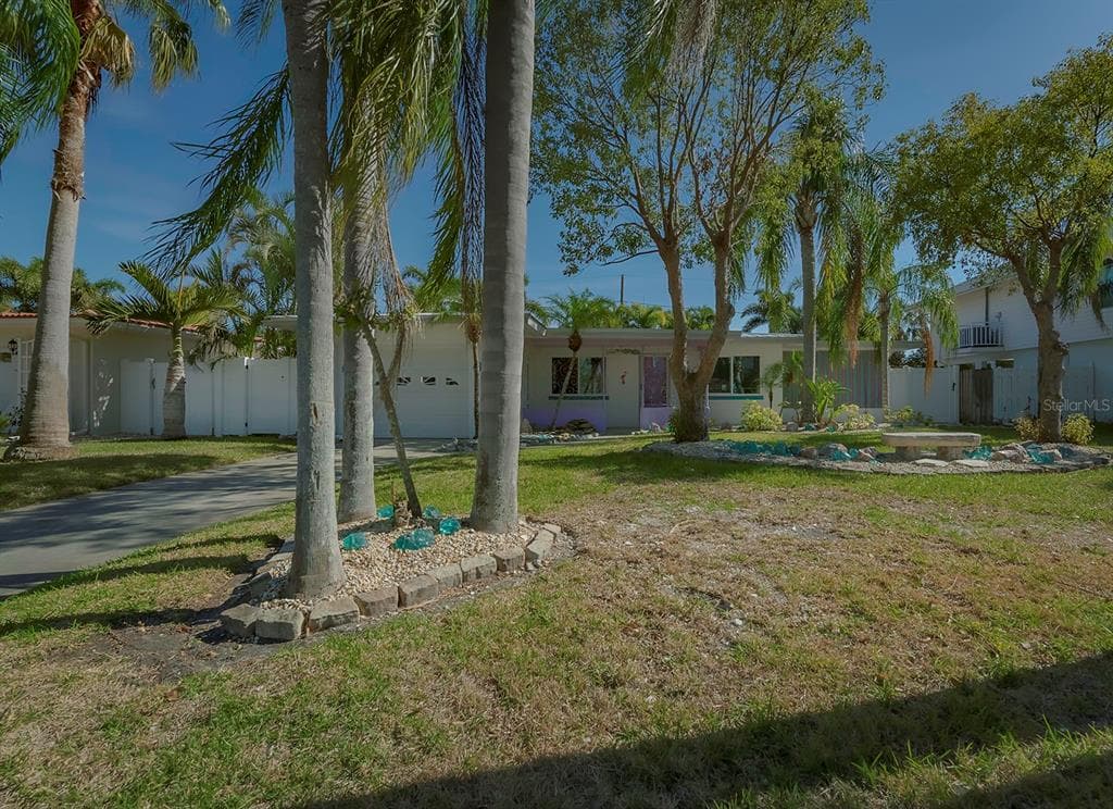 2469 BAYWOOD DRIVE W DUNEDIN, FL 34698