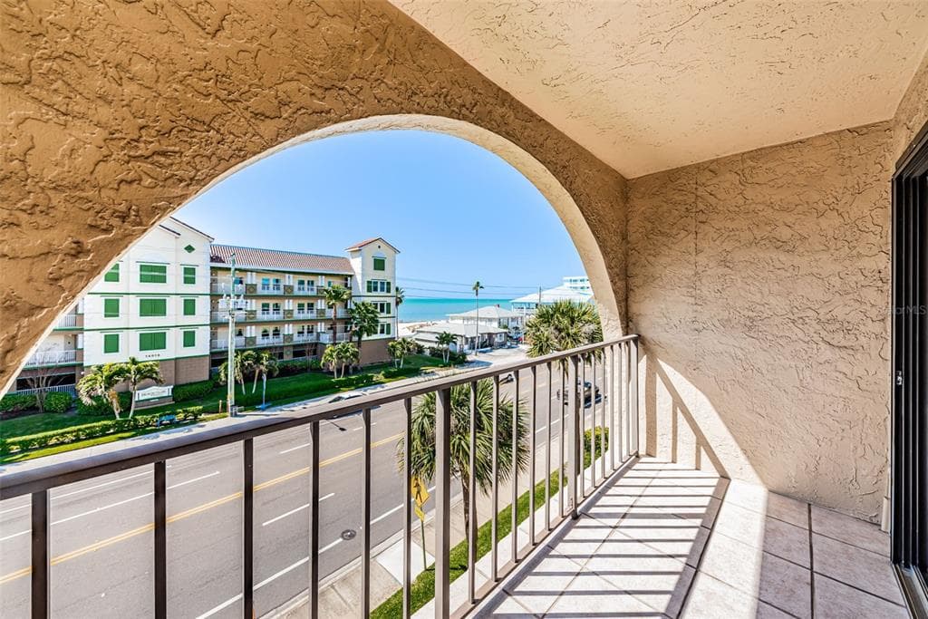 14001 GULF BOULEVARD UNIT 404 MADEIRA BEACH, FL 33708