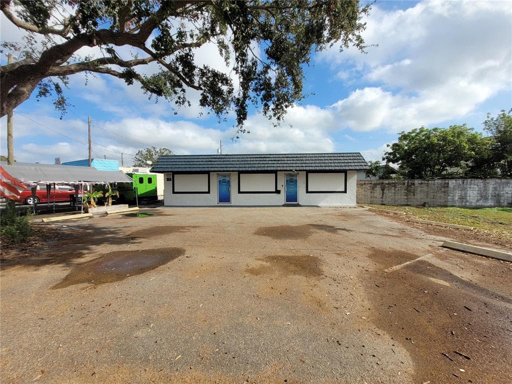 7525 N ARMENIA AVENUE W TAMPA, FL 33604