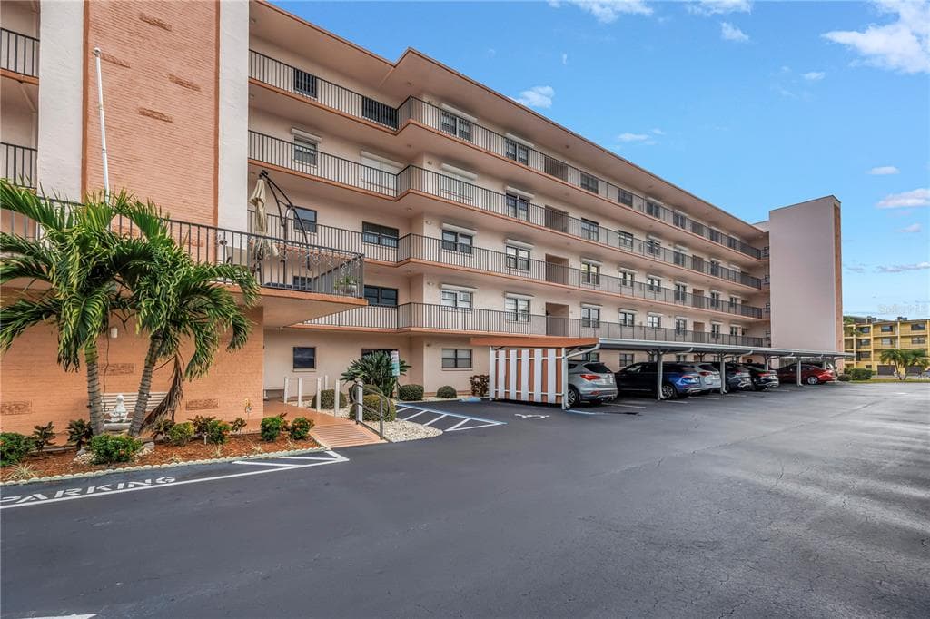 8174 TERRACE GARDEN DRIVE N UNIT 110 ST PETERSBURG, FL 33709