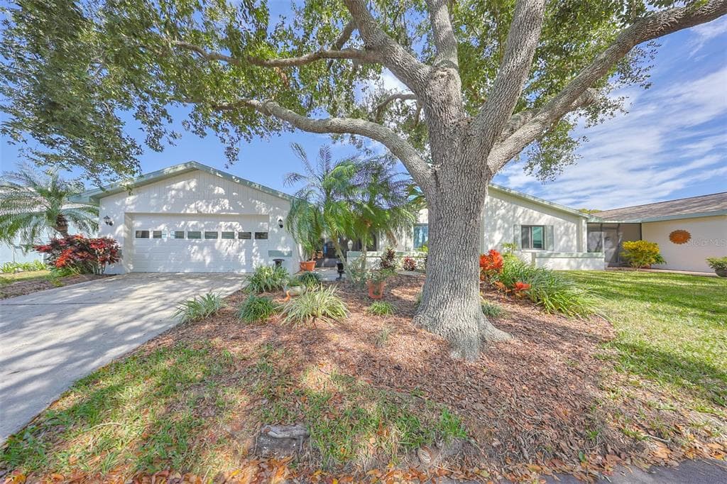 1318 LELAND DRIVE SUN CITY CENTER, FL 33573