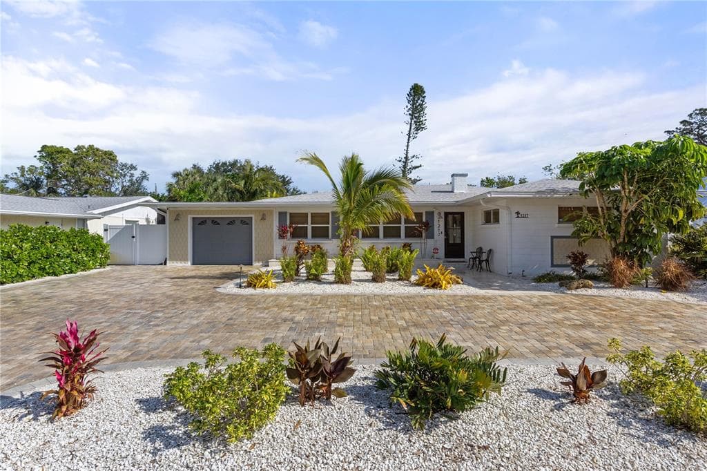1217 DE NARVAEZ AVENUE BRADENTON, FL 34209