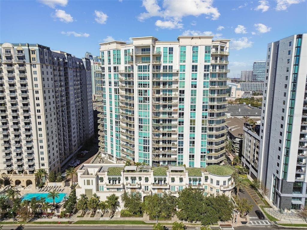 450 KNIGHTS RUN AVENUE UNIT 2001 TAMPA, FL 33602