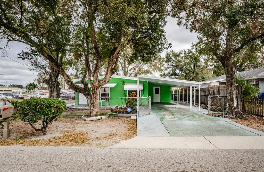 8809 N BROOKS STREET TAMPA, FL 33604