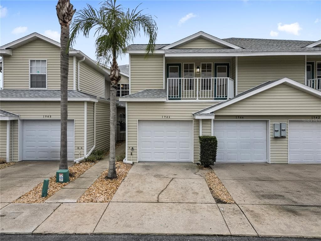 1946 HAMMOCKS AVENUE LUTZ, FL 33549