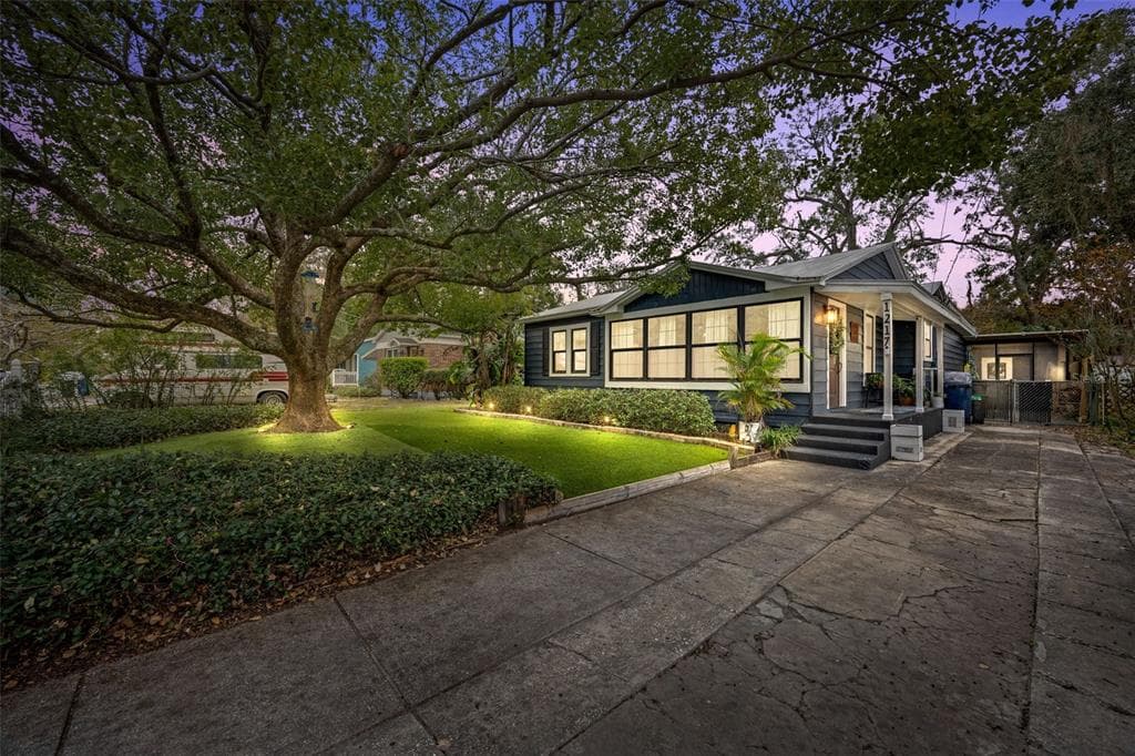 1217 E FLORA STREET TAMPA, FL 33604
