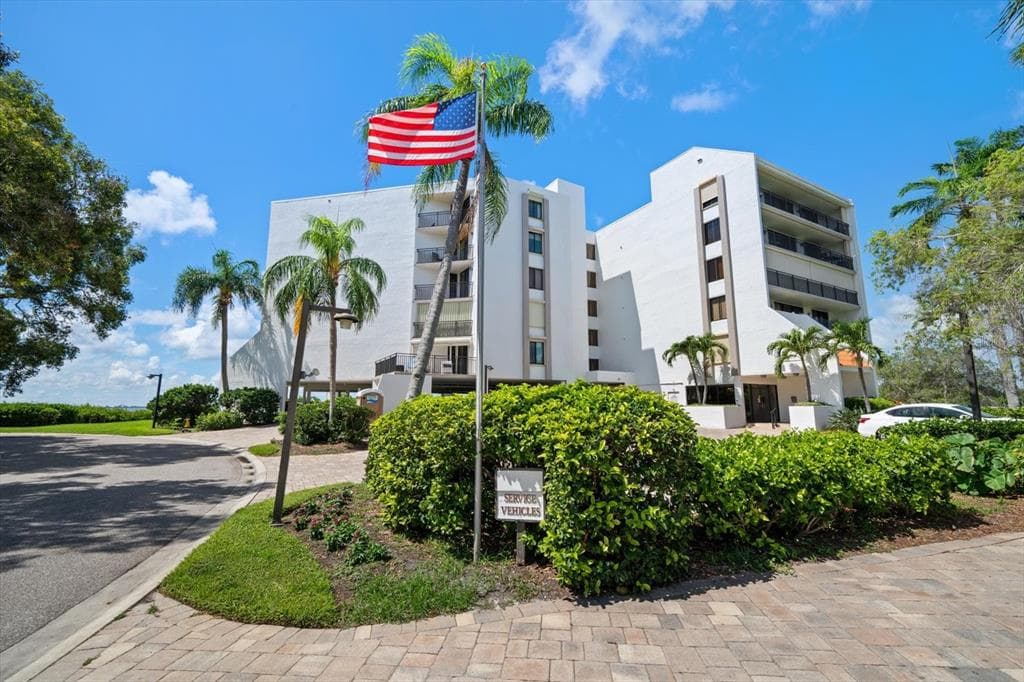 5700 ESCONDIDA BOULEVARD S UNIT 302 ST PETERSBURG, FL 33715
