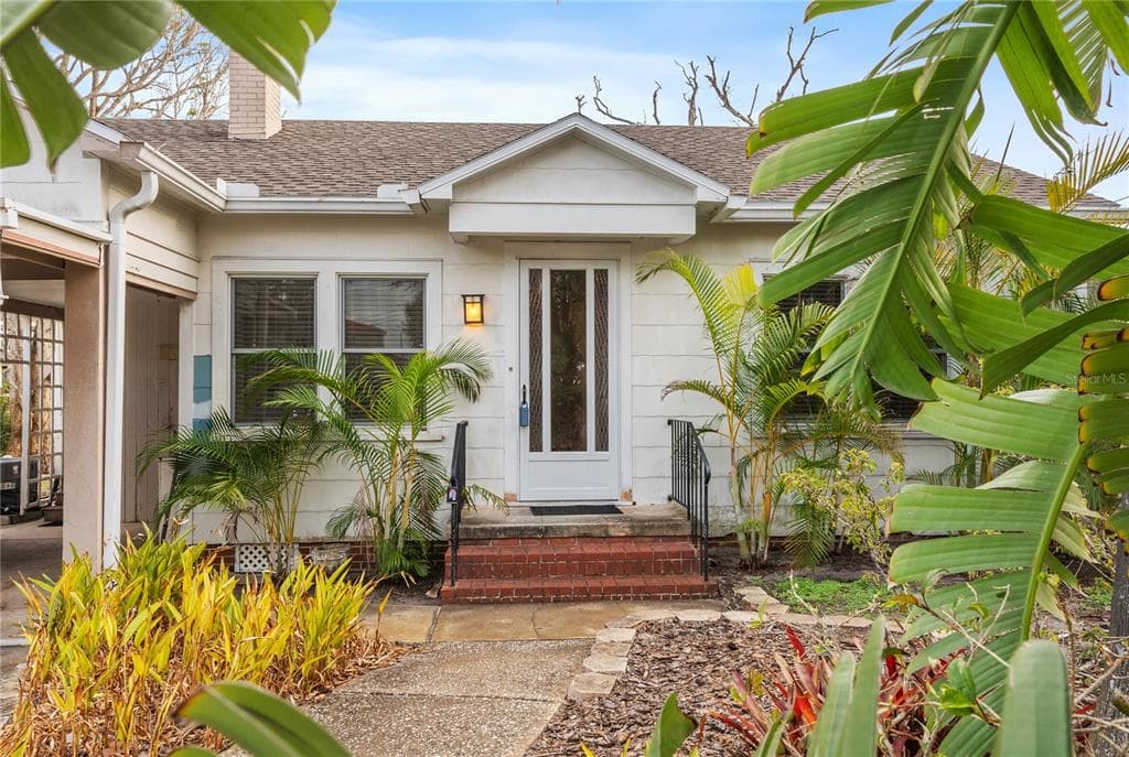 17 VENETIAN COURT TARPON SPRINGS, FL 34689