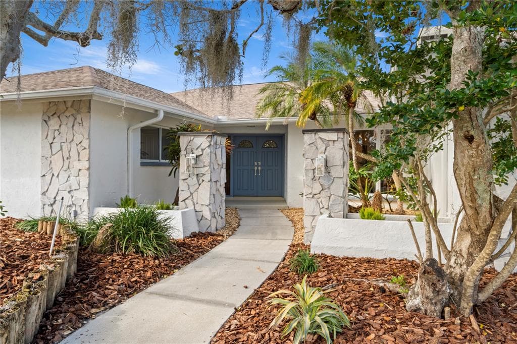 4320 MIDDLE LAKE DRIVE