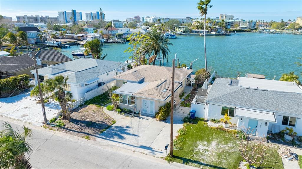 256 145TH AVENUE E MADEIRA BEACH, FL 33708