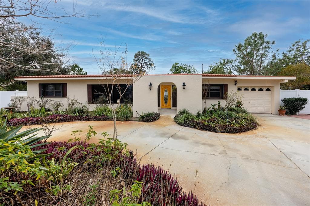 6226 HAMPTON COURT N ST PETERSBURG, FL 33710